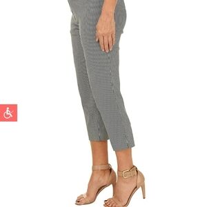 Women's super stretch cropped pants.
